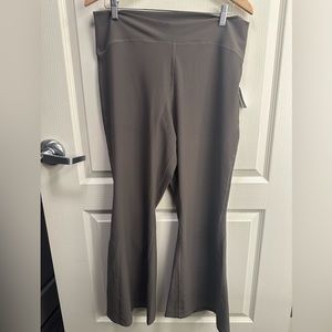 024 NWT OLD NAVY Active extra high rise super-flare Go-Dry Powersoft.